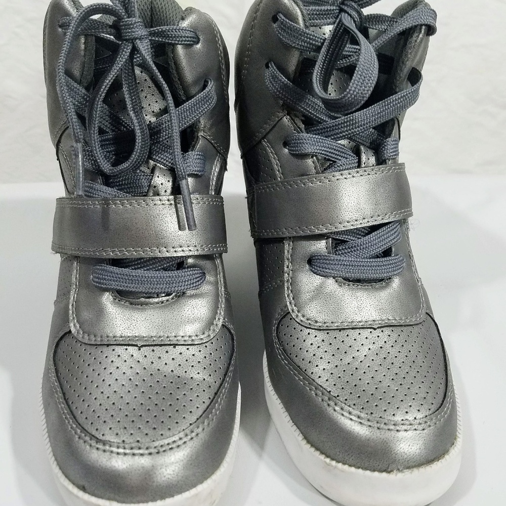ShoeDazzle Gunmetal Wedge Sneaker, Sz 9, Lace Up
